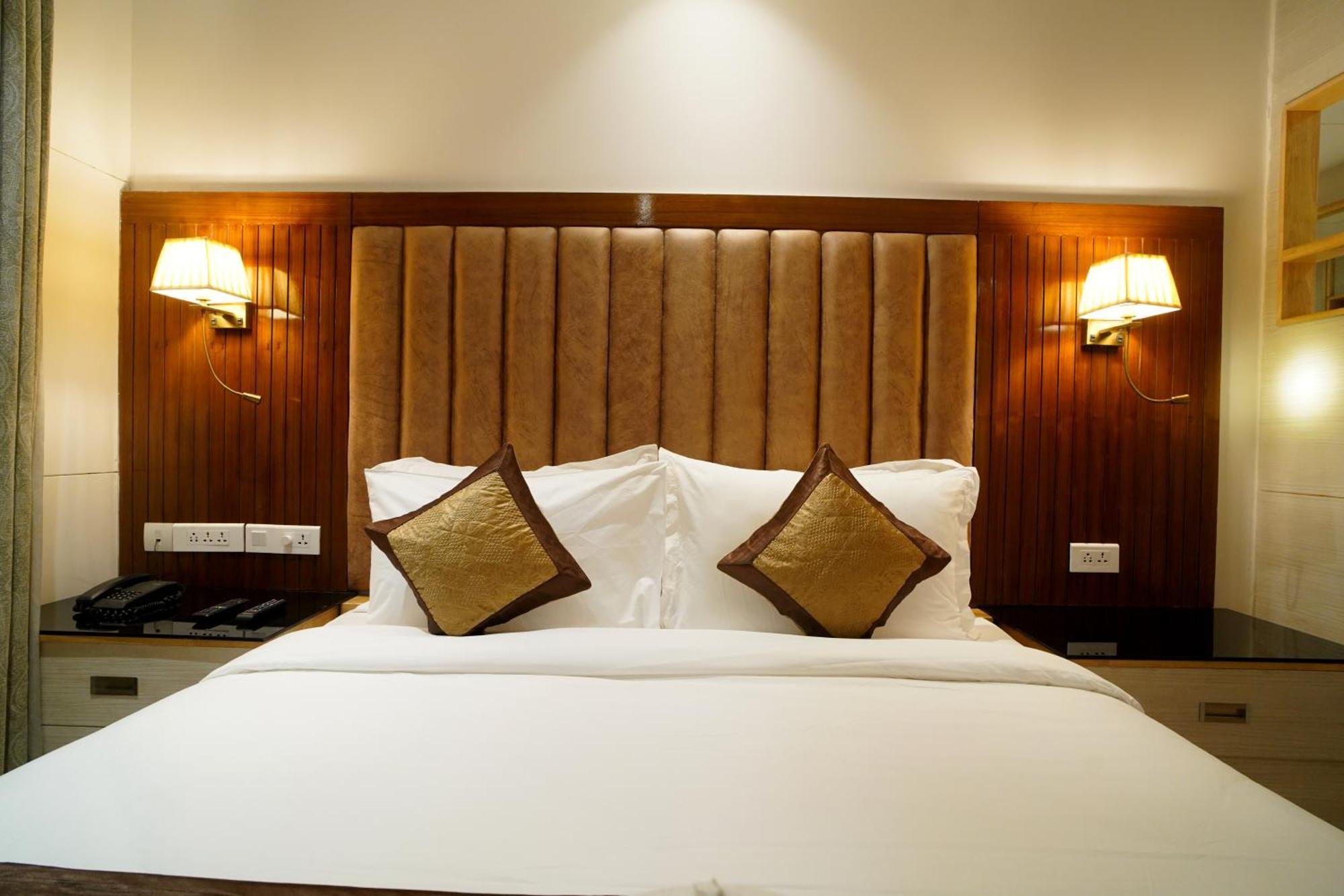Hotel Sakura Gold คูร์เคาน์ ภายนอก รูปภาพ