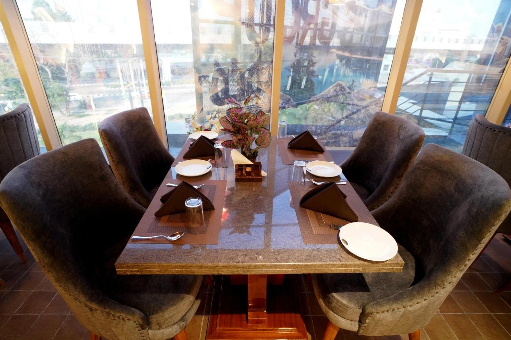 Hotel Sakura Gold คูร์เคาน์ ภายนอก รูปภาพ