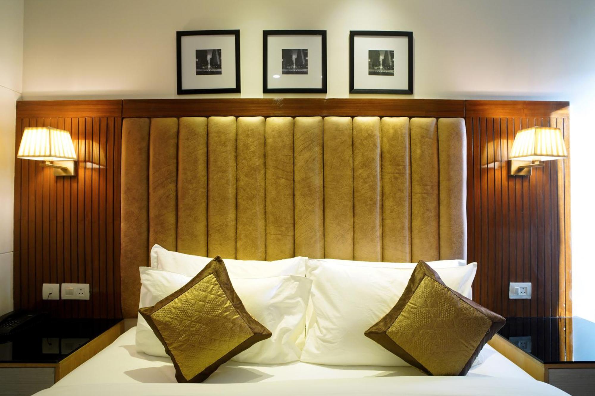 Hotel Sakura Gold คูร์เคาน์ ภายนอก รูปภาพ