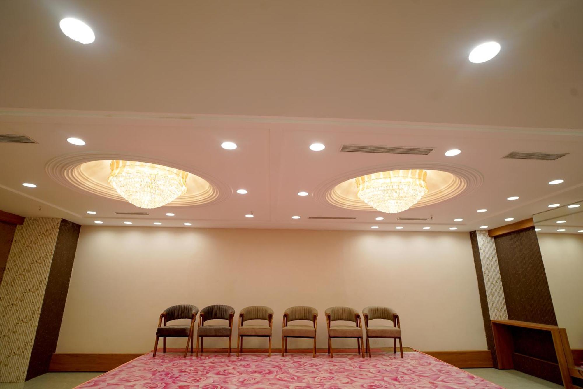 Hotel Sakura Gold คูร์เคาน์ ภายนอก รูปภาพ