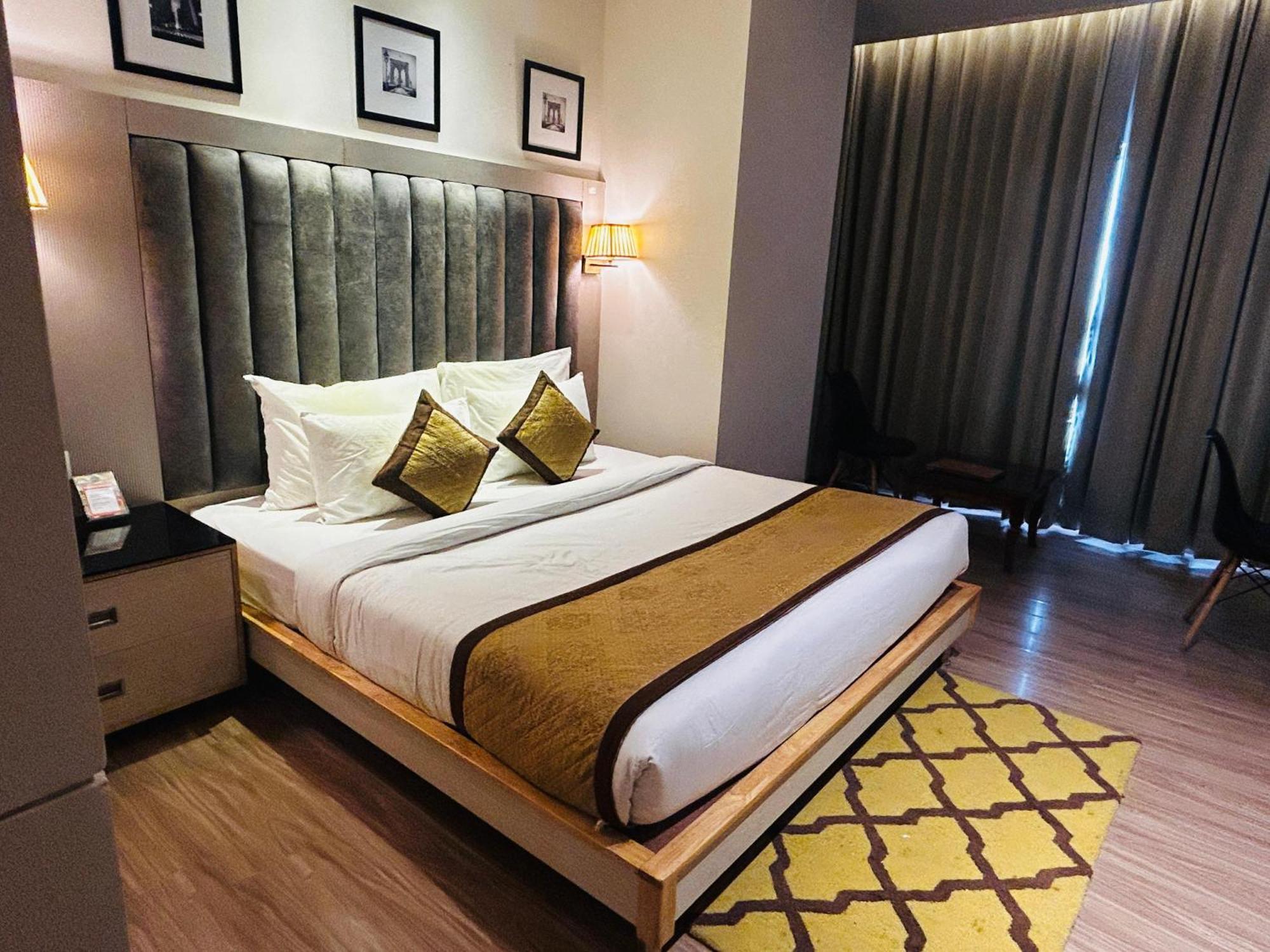 Hotel Sakura Gold คูร์เคาน์ ภายนอก รูปภาพ