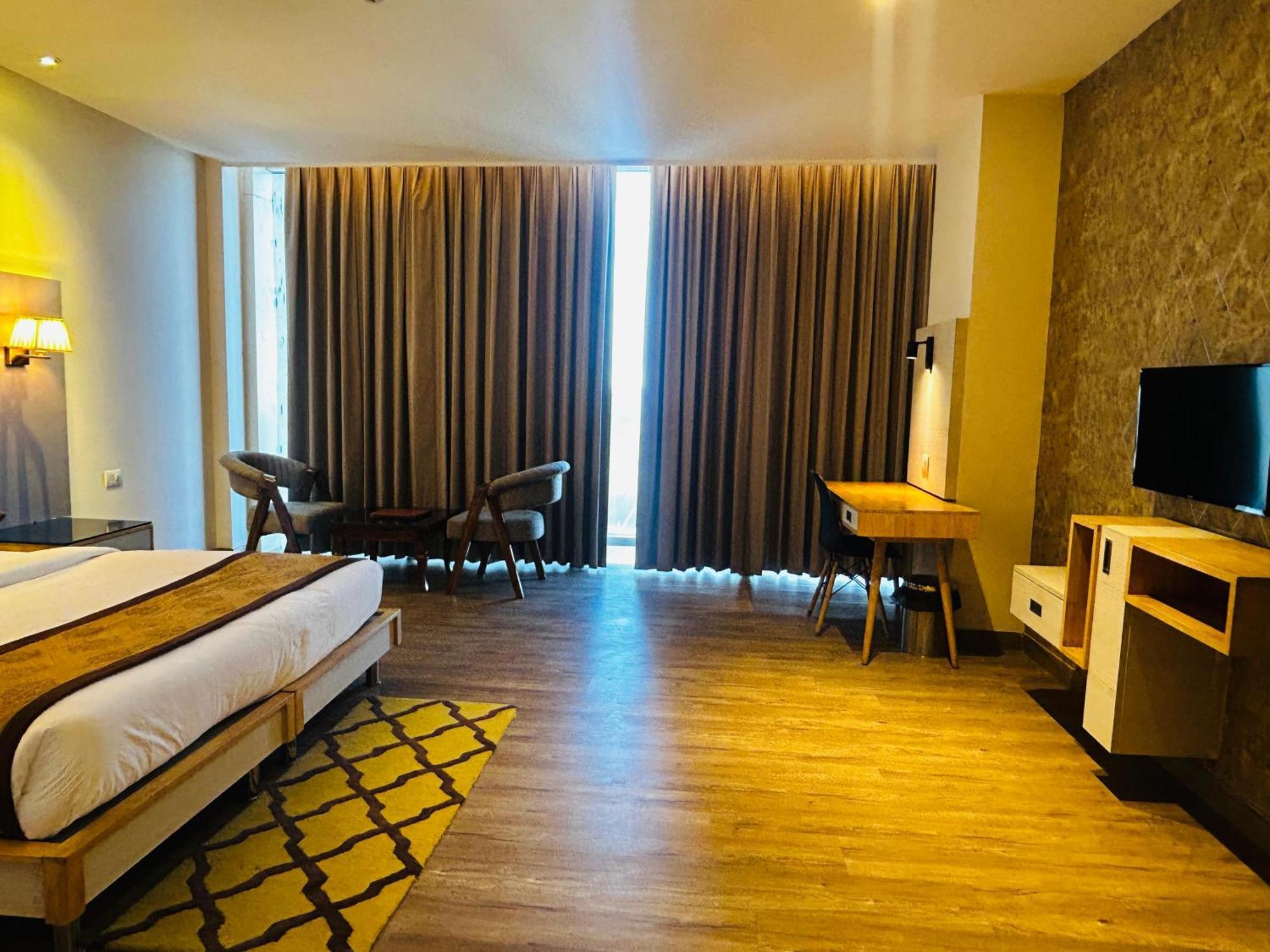 Hotel Sakura Gold คูร์เคาน์ ภายนอก รูปภาพ