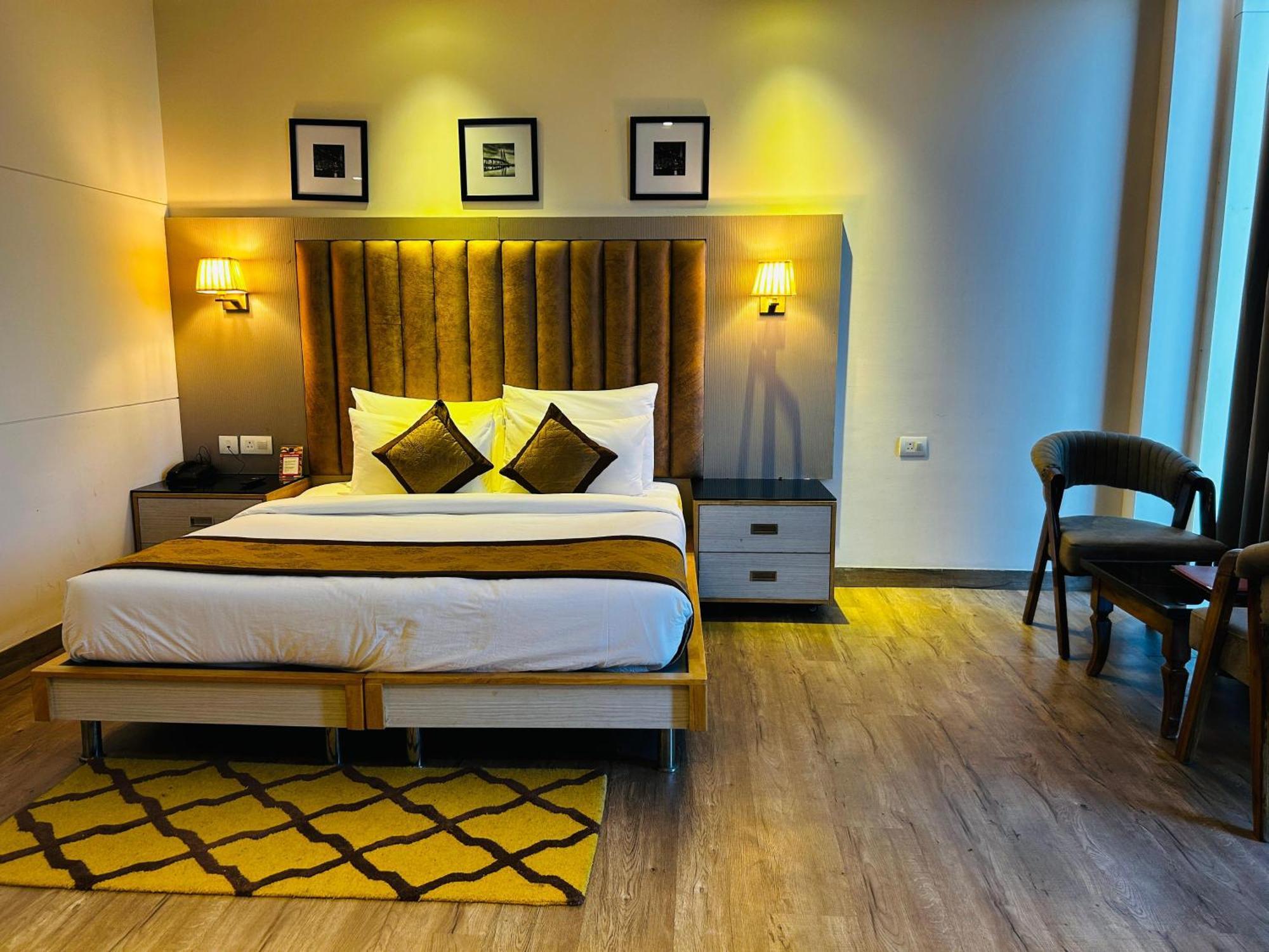 Hotel Sakura Gold คูร์เคาน์ ภายนอก รูปภาพ