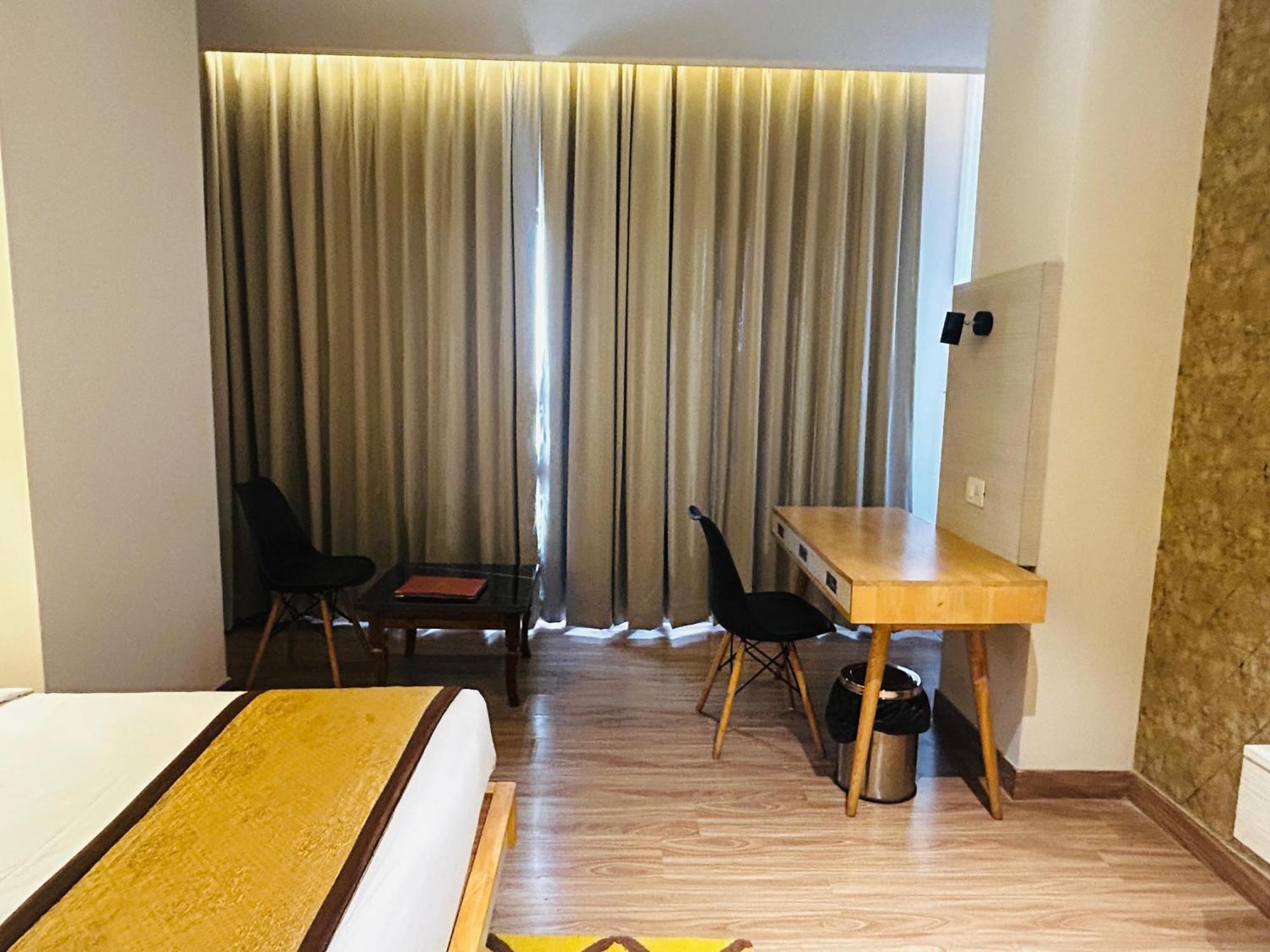 Hotel Sakura Gold คูร์เคาน์ ภายนอก รูปภาพ