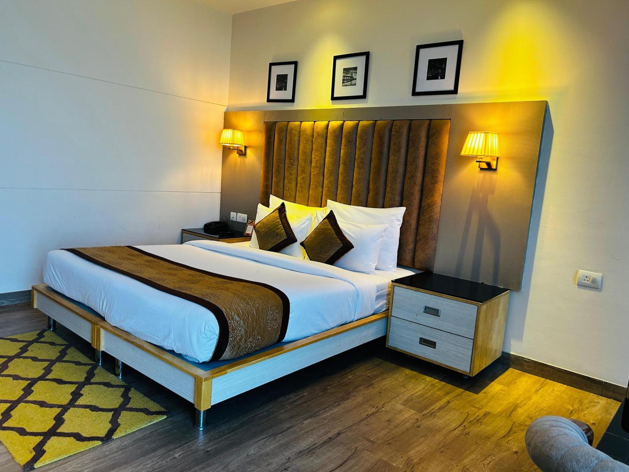 Hotel Sakura Gold คูร์เคาน์ ภายนอก รูปภาพ