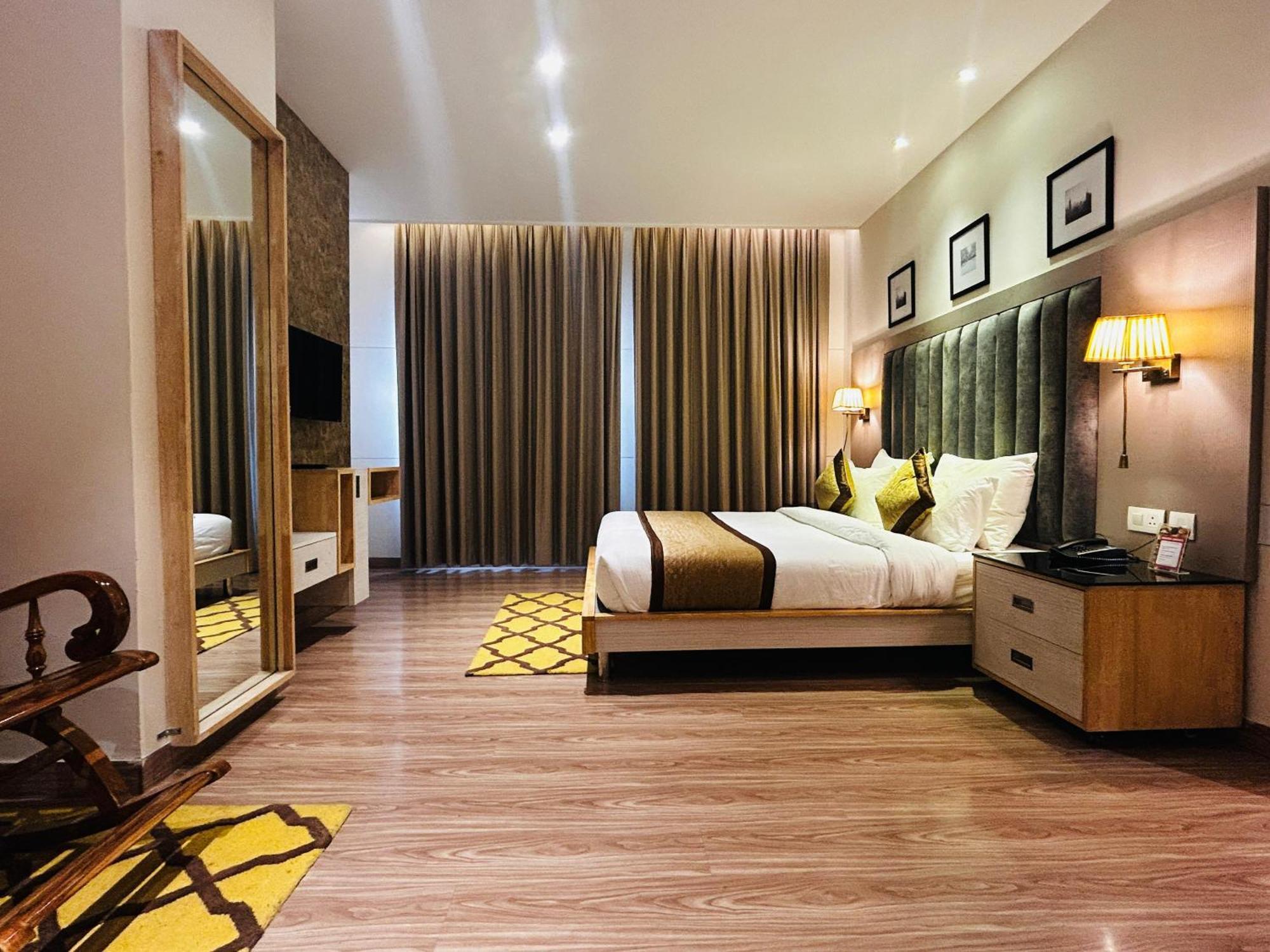 Hotel Sakura Gold คูร์เคาน์ ภายนอก รูปภาพ